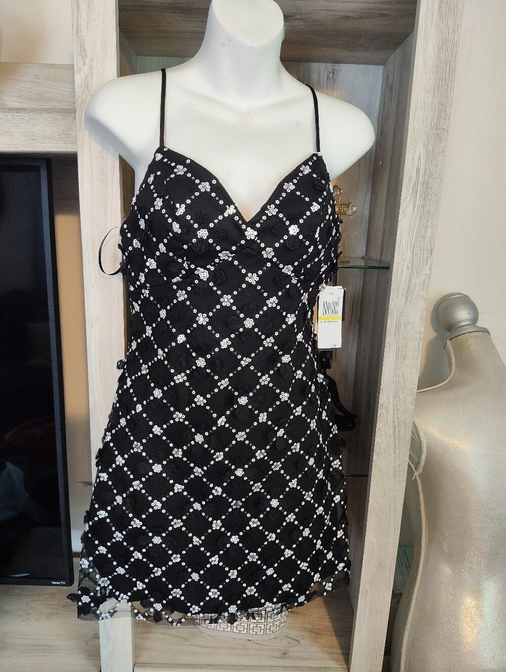 Seni & Cade Black Spaghetti Strap Sequin Slip Dress SZ M New With Tags